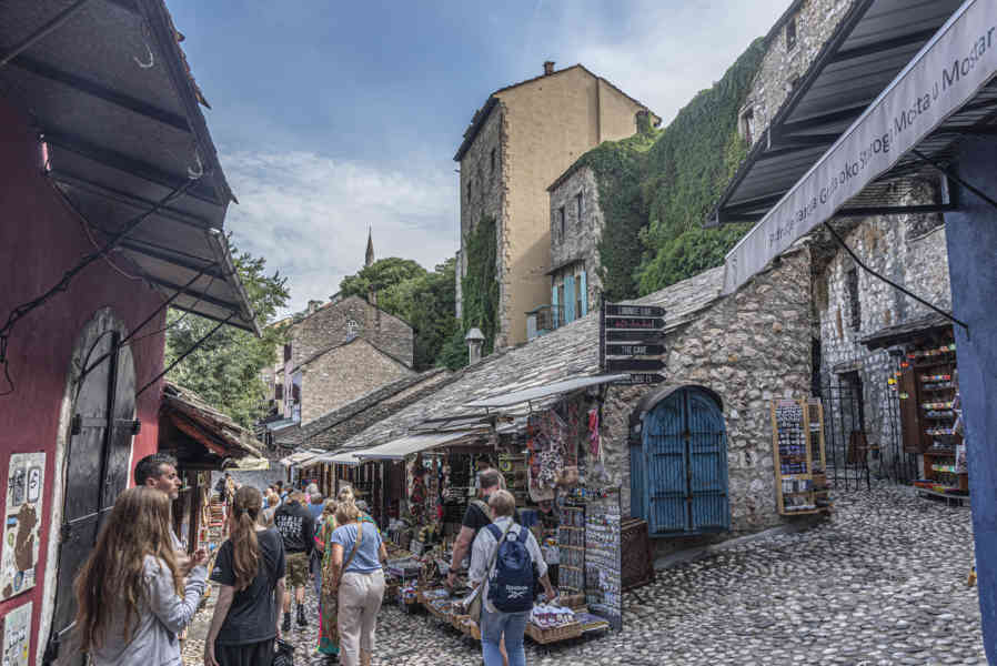 Bosnia y Herzegovina - Mostar 09 - calle Onescukova.jpg